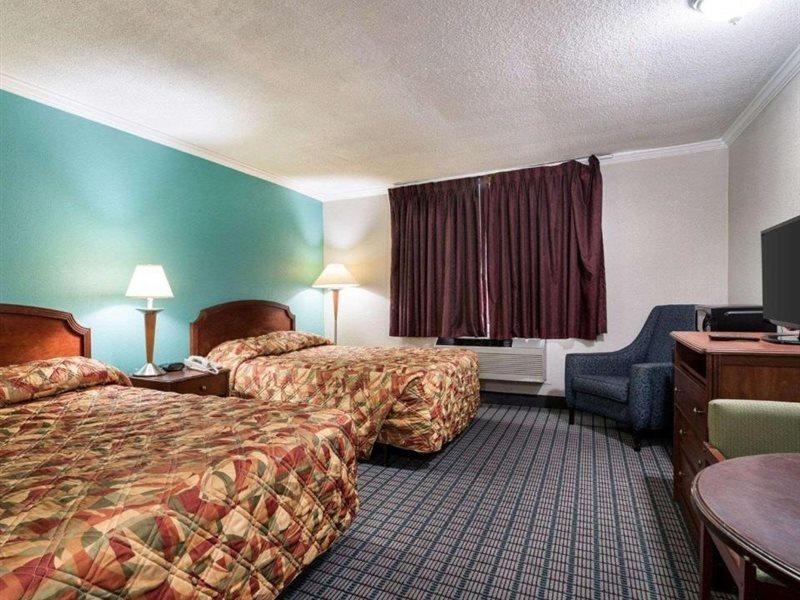 Rodeway Inn East Syracuse Exterior foto