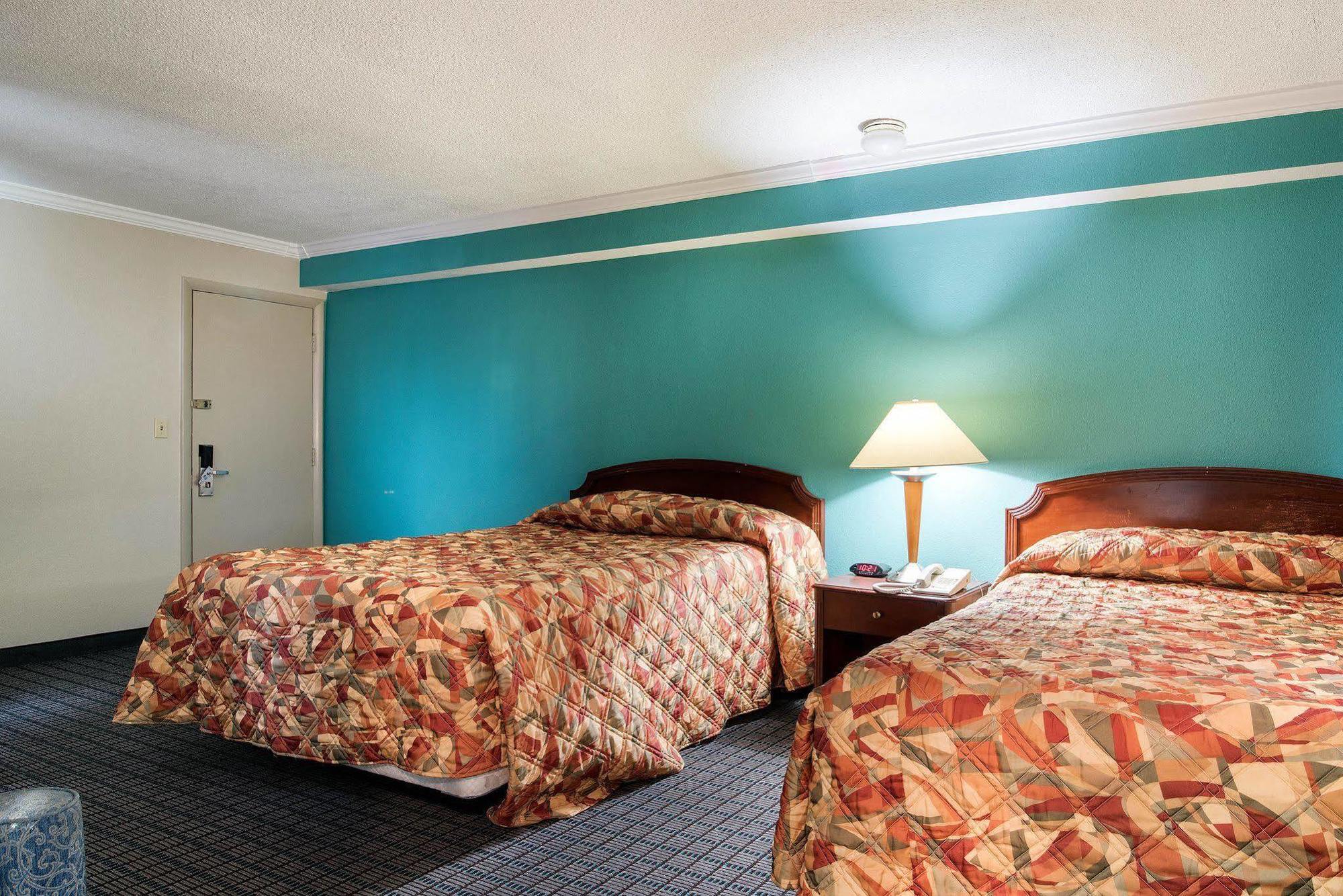 Rodeway Inn East Syracuse Exterior foto